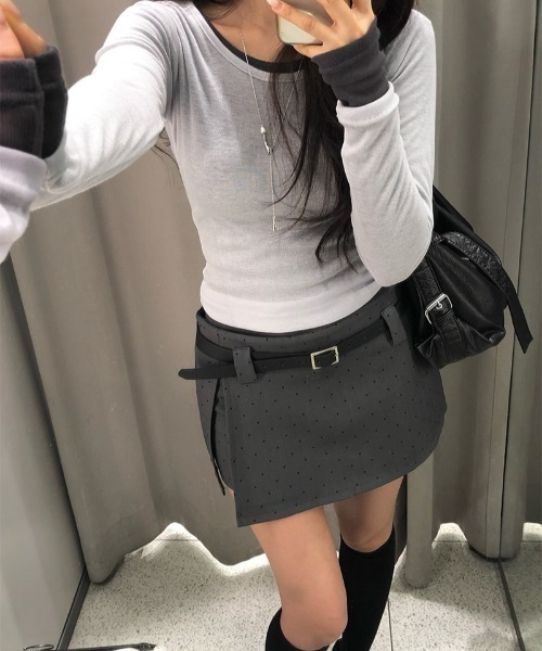 anyonemore（エニワンモア）の「ベルト付きドット柄サイドスリットミニキュロットスカート（スカート・レディース・グレー・SMALL/MEDIUM）」の5枚目の写真