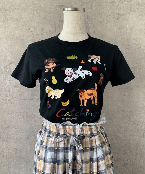 pyornim（ピョルニム）の「ドッグ イラストプリント  Tシャツ（Tシャツ/カットソー・レディース・ブラック/ホワイト・F）」の6枚目の写真