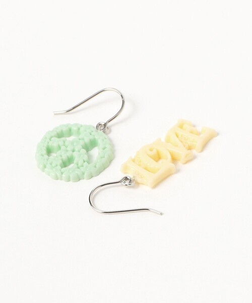 Ray BEAMS（レイビームス）の「ラブ＆ピース ピアス（ピアス（両耳用）・レディース・イエロー/サックスブルー・ONE SIZE）」の4枚目の写真