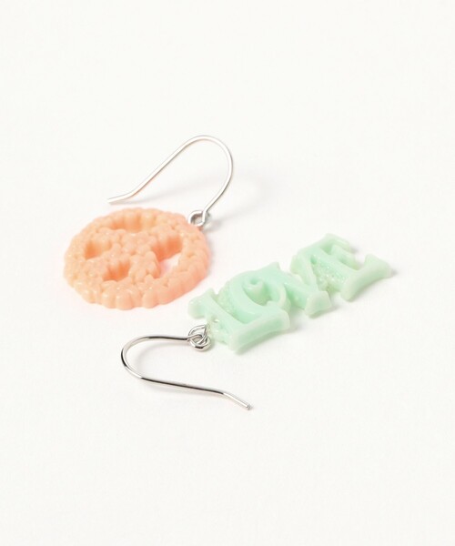 Ray BEAMS（レイビームス）の「ラブ＆ピース ピアス（ピアス（両耳用）・レディース・イエロー/サックスブルー・ONE SIZE）」の3枚目の写真