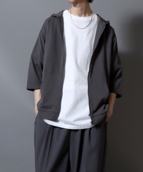 ANPAS（アンパス）の「3/4-Sleeve Full-Zip Hoodie in Seersucker-Knit Fabric/カットサッカー七分袖フルジップパーカー メンズ レディース ユニセックス（パーカー・メンズ・スミクロ/ライトグレー/ブルーグリーン・M/L/XL）」の14枚目の写真