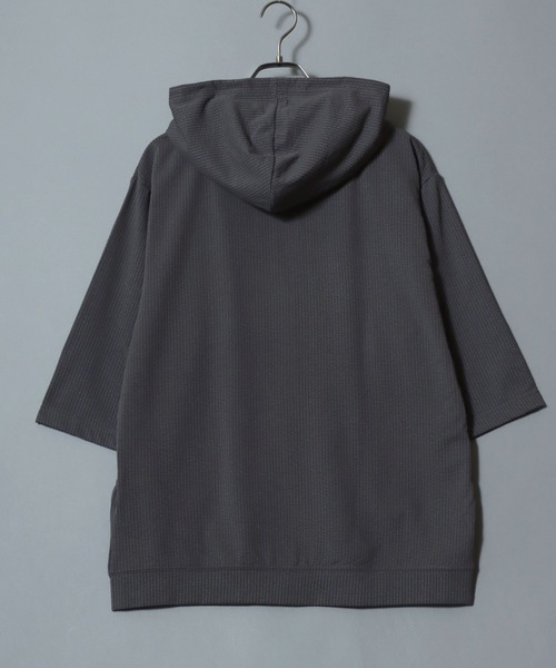 ANPAS（アンパス）の「3/4-Sleeve Full-Zip Hoodie in Seersucker-Knit Fabric/カットサッカー七分袖フルジップパーカー メンズ レディース ユニセックス（パーカー・メンズ・スミクロ/ライトグレー/ブルーグリーン・M/L/XL）」の12枚目の写真