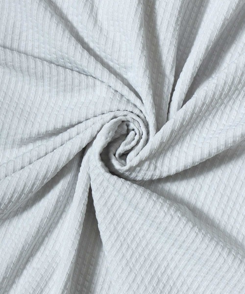 ANPAS（アンパス）の「3/4-Sleeve Full-Zip Hoodie in Seersucker-Knit Fabric/カットサッカー七分袖フルジップパーカー メンズ レディース ユニセックス（パーカー・メンズ・スミクロ/ライトグレー/ブルーグリーン・M/L/XL）」の19枚目の写真
