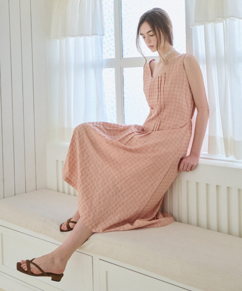 SLOWLOLLI（スローローリ）の「Pintuck bloom dress - Peach pink（ワンピース・レディース・ピンク・FREE/2）」の4枚目の写真