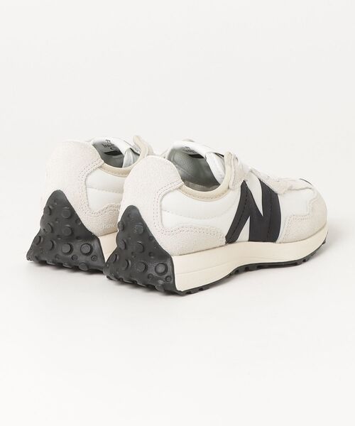 NEW BALANCE(ニューバランス)の「327(スニーカー・キッズ・ホワイト×ブラック・20.0cm/19.5cm/19.0cm/18.5cm/18.0cm/17.5cm/17.0cm/21.5cm/21.0cm/20.5cm)」の3枚目の写真