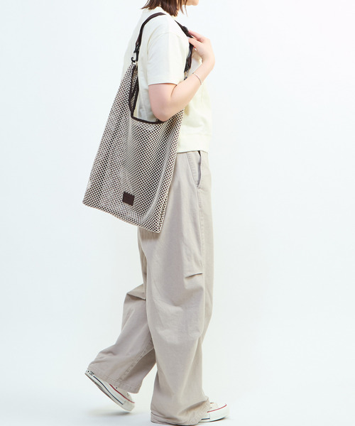 CONVERSE TOKYO（コンバーストウキョウ）の「2WAY MESH SHOPPING TOTE BAG（トートバッグ・レディース・ベージュ/ブラック/グレー・FREE）」の13枚目の写真