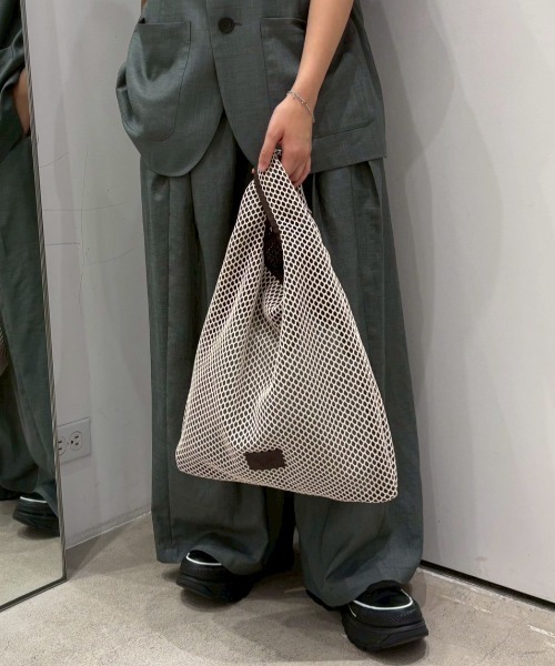 CONVERSE TOKYO（コンバーストウキョウ）の「2WAY MESH SHOPPING TOTE BAG（トートバッグ・レディース・ベージュ/ブラック/グレー・FREE）」の2枚目の写真