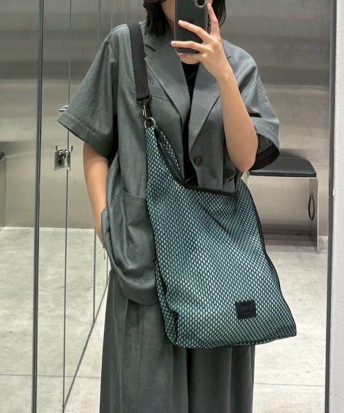 CONVERSE TOKYO（コンバーストウキョウ）の「2WAY MESH SHOPPING TOTE BAG（トートバッグ・レディース・ベージュ/ブラック/グレー・FREE）」の6枚目の写真