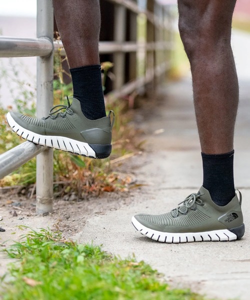 DARN TOUGH VERMONT(ダーンタフバーモント)の「DARN TOUGH/ダーンタフ 1035 Run Micro Crew Ultra-Lightweight Running Socks(ソックス/靴下・メンズ・ホワイト/ブラック・MEDIUM/LARGE)」の1枚目の写真