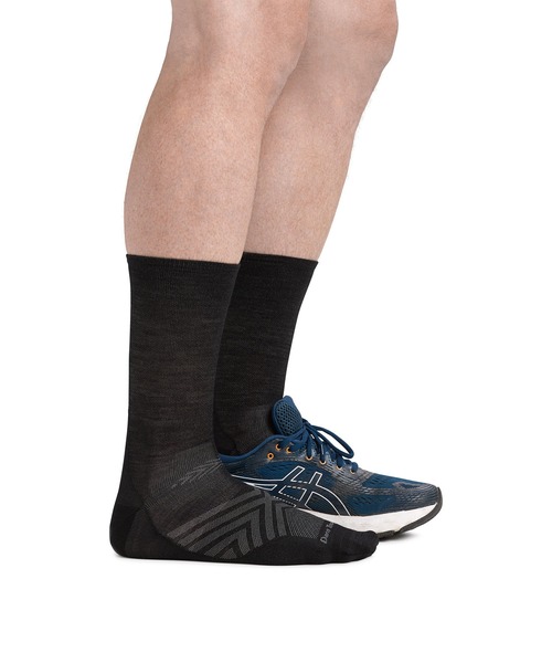 DARN TOUGH VERMONT(ダーンタフバーモント)の「DARN TOUGH/ダーンタフ 1035 Run Micro Crew Ultra-Lightweight Running Socks(ソックス/靴下・メンズ・ホワイト/ブラック・MEDIUM/LARGE)」の9枚目の写真