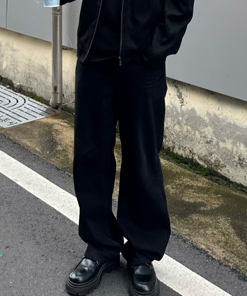MINDBRIDGE(マインドブリッジ)の「ワイドツーピンタックブラックローデニムパンツ(デニムパンツ・メンズ・ブラック・29/30/31/32/33/34/36)」の2枚目の写真