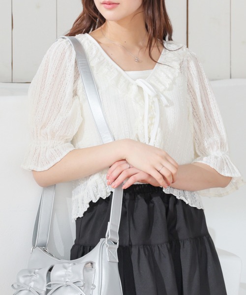 Honeys（ハニーズ）の「フリルレースボレロ（カーディガン/ボレロ・レディース・ホワイト/ブラック/ピンクベージュ・S/M/LL/L）」の2枚目の写真