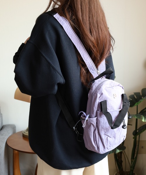 crossi(クロッシー)の「ドローストリング ナイロン ミニバックパック(バックパック/リュック・レディース・ブラック/カーキ/イエロー/パープル/ホワイト・FREE)」の4枚目の写真