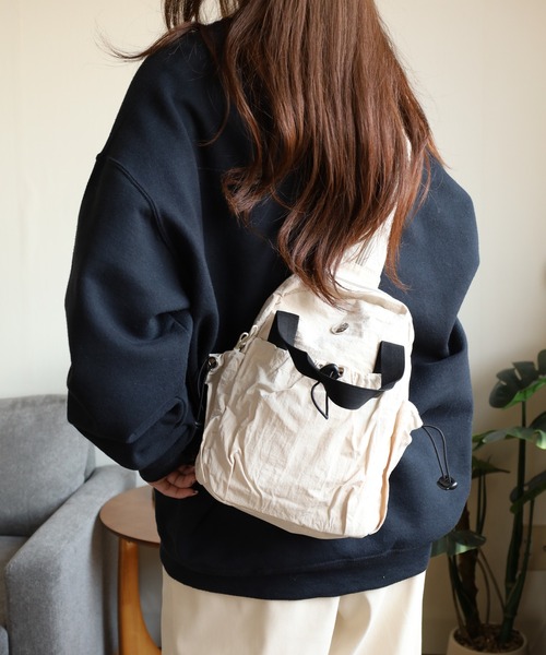 crossi(クロッシー)の「ドローストリング ナイロン ミニバックパック(バックパック/リュック・レディース・ブラック/カーキ/イエロー/パープル/ホワイト・FREE)」の1枚目の写真