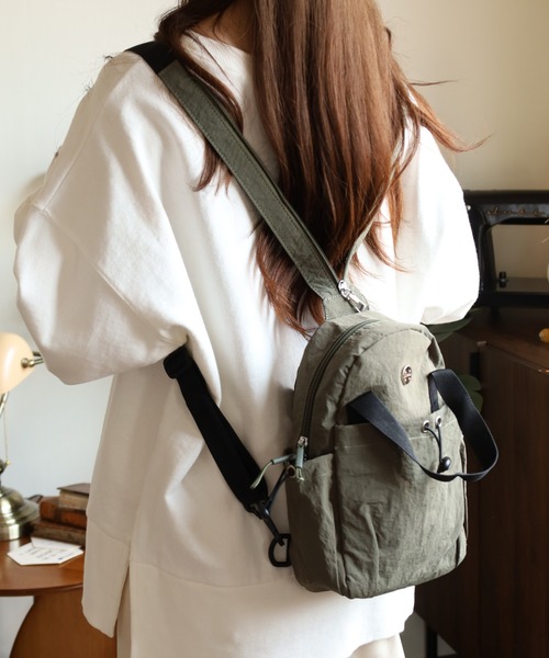 crossi(クロッシー)の「ドローストリング ナイロン ミニバックパック(バックパック/リュック・レディース・ブラック/カーキ/イエロー/パープル/ホワイト・FREE)」の3枚目の写真