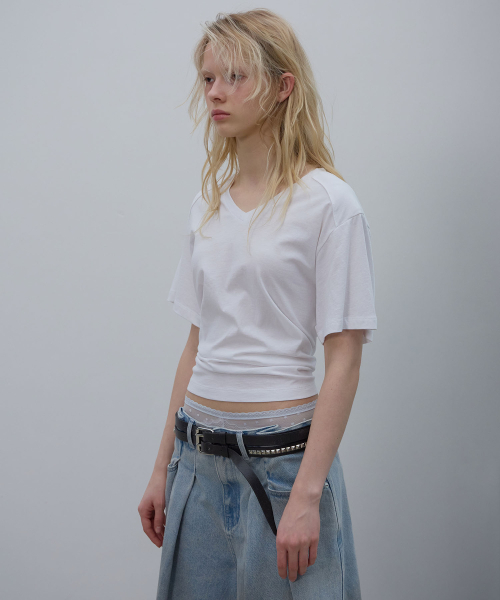 LCDC TM(エルシーディーシーティーエム)の「BACK SLIT V-NECK TOP (WHITE)(Tシャツ/カットソー・レディース・その他・SMALL/MEDIUM)」の6枚目の写真