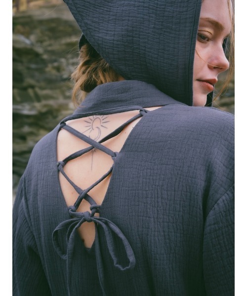 ELLA CANTARIA(エヤカンタリア)の「Cord Embroidery All-in-One|コード刺繍オールインワン(つなぎ/オールインワン・レディース・グレイッシュブルー/ライトイエロー・FREE)」の14枚目の写真