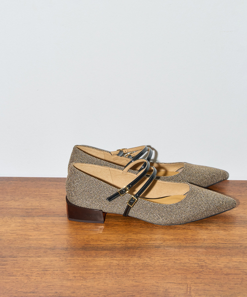 GRISE（グリーズ）の「《WEB+一部店舗限定》GRISE3cmポインテッドダブルストラップメリージェーン（パンプス・レディース・ブラック/ブラウン/ボルドー・25cm/24.5cm/24cm/23.5cm/23cm/22cm/22.5cm）」の2枚目の写真