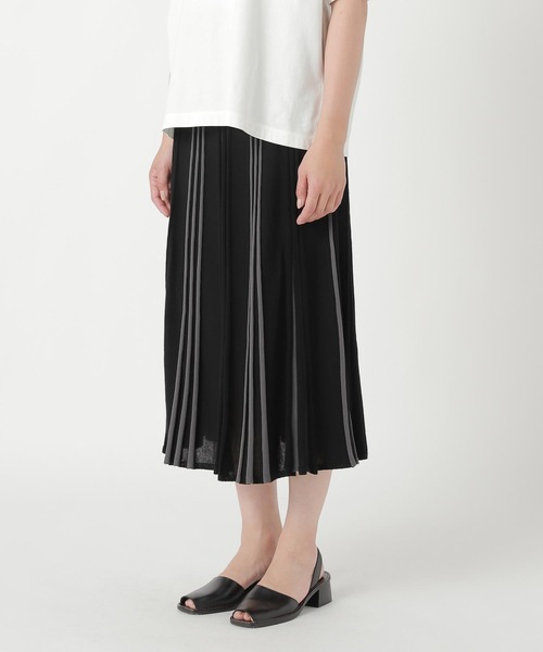 ZUCCa(ズッカ)の「PLEATED KNIT / ニットスカート(スカート・レディース・ブラック/ブルー/ライトブラウン・M size)」の4枚目の写真