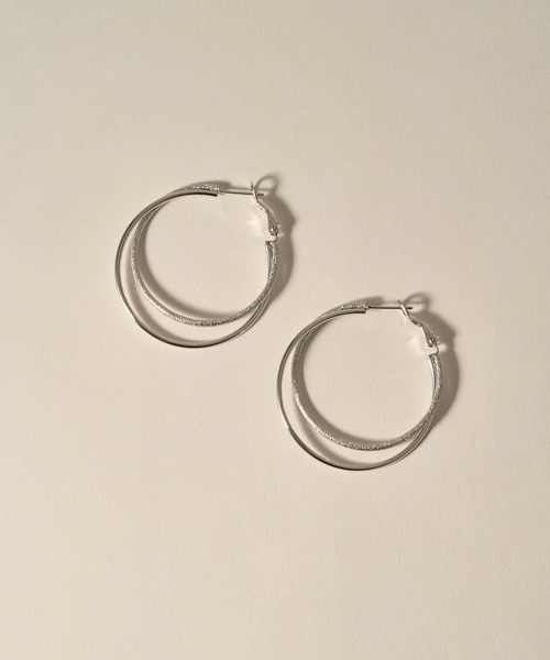 novice（ノーヴィス）の「【novice】Dual Line Hoop Pierce［Stainless］（ピアス（両耳用）・レディース・シルバー/ゴールド・FREE）」の3枚目の写真