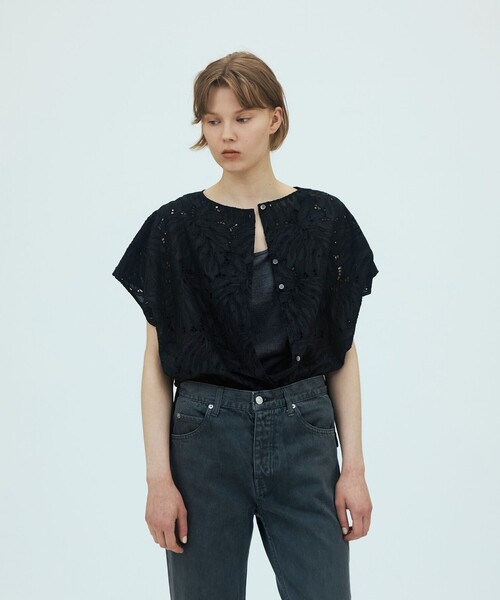 GALERIE VIE(ギャルリー ヴィー)の「コットンリーフカットワーク バックボタンブラウス(シャツ/ブラウス・レディース・ブラック・FREE)」の10枚目の写真