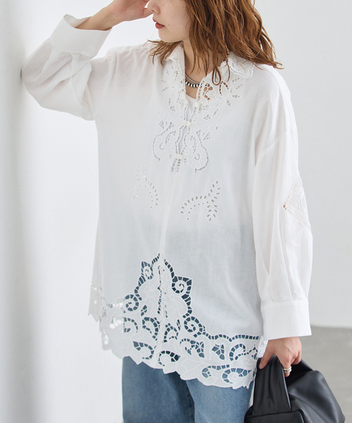 journal standard L'essage(ジャーナルスタンダードレサージュ)の「刺繍レースチュニックシャツ(シャツ/ブラウス・レディース・ホワイト/ブラック・FREE)」の2枚目の写真