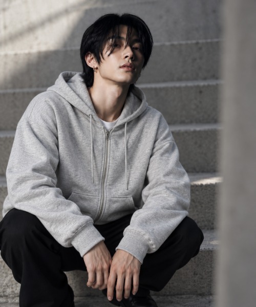 Burner(バーナー)の「【Cr+ov(クローヴ)】ソリッドカラー 肉厚フルジップフーディー cro-hoodie-8-28(パーカー・メンズ・グレー/ブラック・FREE)」の1枚目の写真