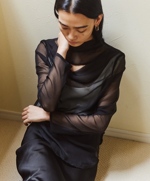 kiehtova(キエトヴァ)の「【kiehtova】FLUID SHEER MOCKNECK TOPS/フルイドシアーモックネックトップス KTWR71(Tシャツ/カットソー・レディース・グレー/ブラウン/ブラック・FREE)」の12枚目の写真