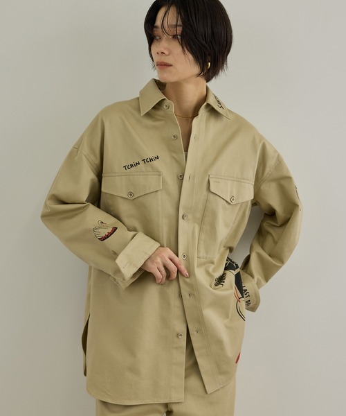 SALON adam et rope'(サロン アダム エ ロペ)の「【Camille de Cussac by SALON】アートプリントオーバーシャツ / セットアップ対応(シャツ/ブラウス・レディース・ベージュ・FREE)」の2枚目の写真