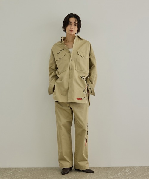 SALON adam et rope'(サロン アダム エ ロペ)の「【Camille de Cussac by SALON】アートプリントオーバーシャツ / セットアップ対応(シャツ/ブラウス・レディース・ベージュ・FREE)」の4枚目の写真