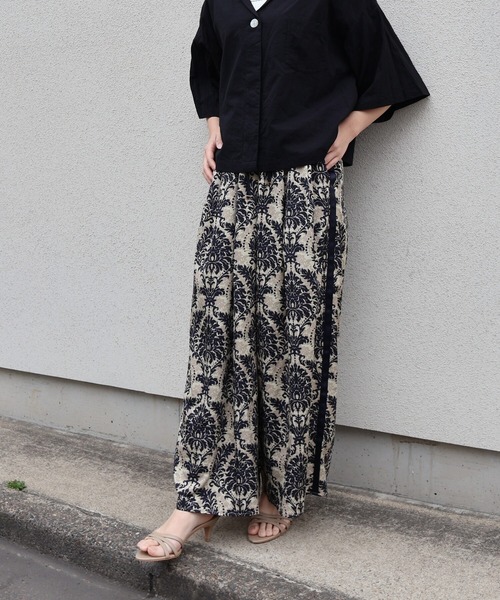 etre relie(エトレリー)の「セミシアーウエストリブワイドパンツ(その他パンツ・レディース・グリーン系その他/ネイビー/ブラック系その他・MEDIUM)」の4枚目の写真