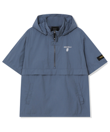 BEENTRILL（ビントリル）の「エッセンシャルスモールロゴハーフジップフード半袖アノラック(ブルーグレー)（マウンテンパーカー）」