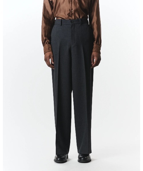markaware(マーカウェア)の「FLAT FRONT WIDE TROUSERS(スラックス・メンズ・ダークグレー/ブラック・1/2)」の5枚目の写真