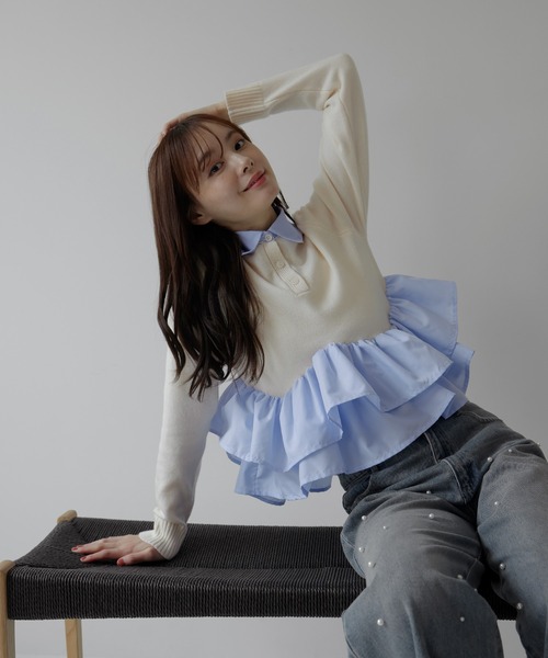 AMUU. PRECIEUSE（アムープレシューズ）の「シャツドッキングフリルヘムティアードニット（ニット/セーター・レディース・ブラック/ネイビー/グレー/アイボリー・FREE）」の2枚目の写真