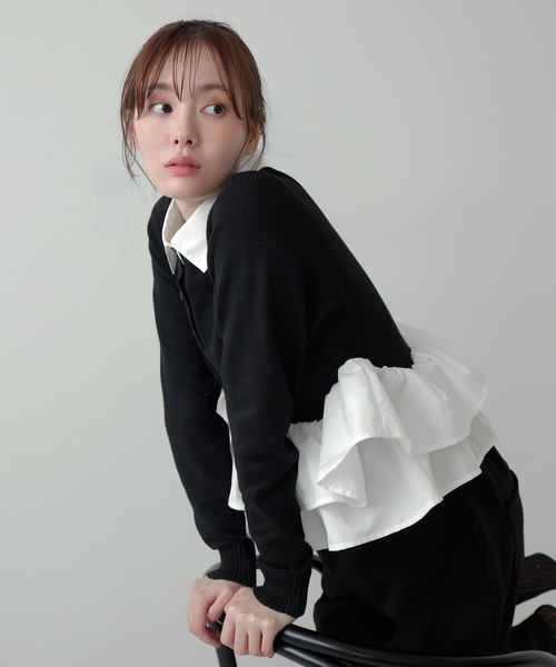 AMUU. PRECIEUSE（アムープレシューズ）の「シャツドッキングフリルヘムティアードニット（ニット/セーター・レディース・ブラック/ネイビー/グレー/アイボリー・FREE）」の3枚目の写真
