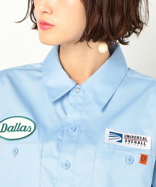 UNIVERSAL OVERALL（ユニバーサルオーバーオール）の「Another Edition×UNIVERSAL OVERALLワッペンシャツ ◆（シャツ/ブラウス・レディース・モカ/ライトブルー・FREE）」の7枚目の写真