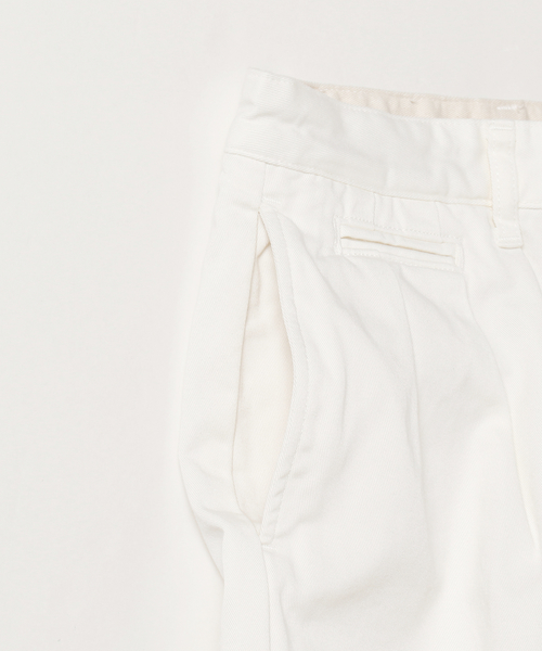 BEAMS BOY（ビームスボーイ）の「BEAMS BOY / チノ ペグトップ パンツ（チノパンツ・レディース・ホワイト/ベージュ/ネイビー・0/1）」の10枚目の写真