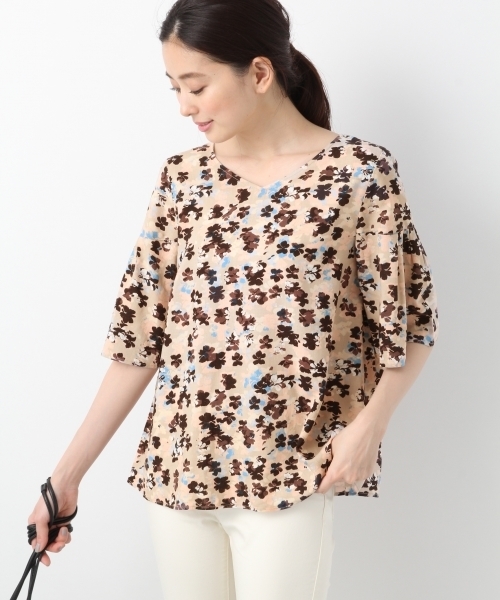 LEPSIM（レプシィム）の「ムジガラフレアスリーブブラウスSS　782693（シャツ/ブラウス・レディース・ブラック/ホワイト系その他/イエロー/ブラック×ホワイト/グレイッシュベージュ・LARGE/MEDIUM）」の5枚目の写真