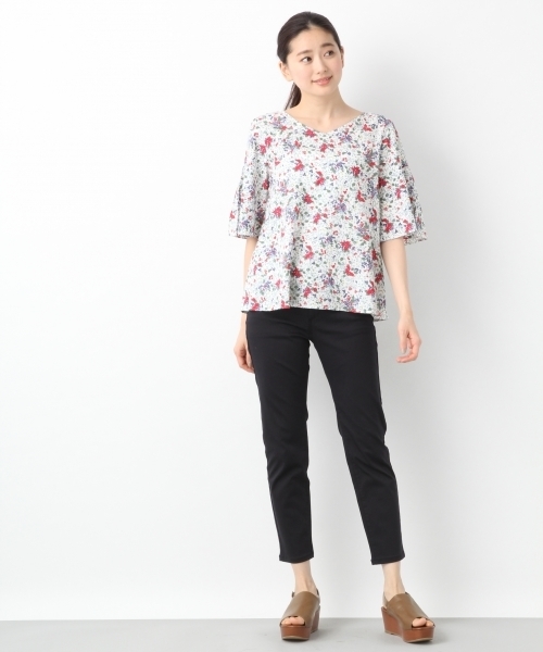 LEPSIM（レプシィム）の「ムジガラフレアスリーブブラウスSS　782693（シャツ/ブラウス・レディース・ブラック/ホワイト系その他/イエロー/ブラック×ホワイト/グレイッシュベージュ・LARGE/MEDIUM）」の17枚目の写真