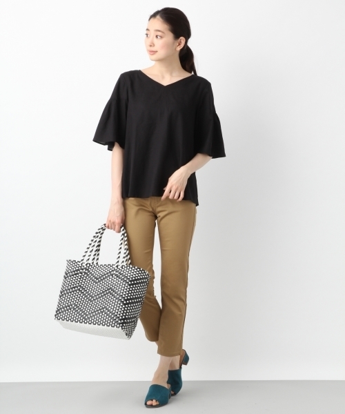 LEPSIM（レプシィム）の「ムジガラフレアスリーブブラウスSS　782693（シャツ/ブラウス・レディース・ブラック/ホワイト系その他/イエロー/ブラック×ホワイト/グレイッシュベージュ・LARGE/MEDIUM）」の6枚目の写真