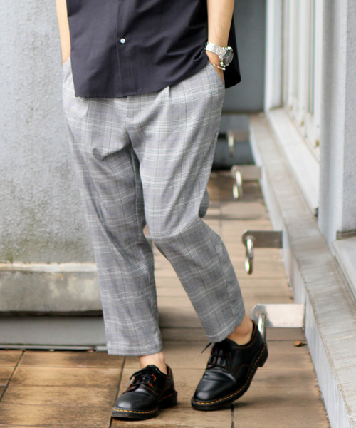 Confirm（コンファーム）の「Confirm / コンファーム ワンタック柄パンツ（スラックス・メンズ・ブラック/ブラック系その他・M/L）」の2枚目の写真