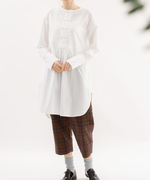 nop de nod(ノップドゥノッド)の「ノーカラーチュニックシャツ(チュニック・レディース・ホワイト/オフホワイト・3)」の1枚目の写真