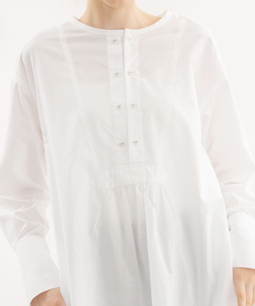 nop de nod(ノップドゥノッド)の「ノーカラーチュニックシャツ(チュニック・レディース・ホワイト/オフホワイト・3)」の8枚目の写真