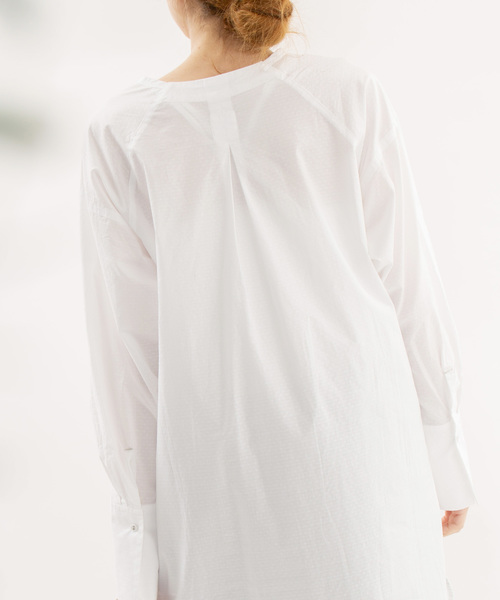 nop de nod(ノップドゥノッド)の「ノーカラーチュニックシャツ(チュニック・レディース・ホワイト/オフホワイト・3)」の11枚目の写真