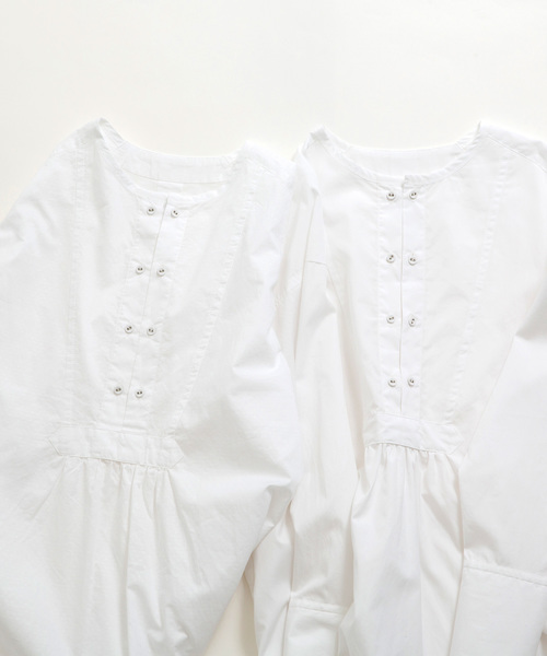 nop de nod(ノップドゥノッド)の「ノーカラーチュニックシャツ(チュニック・レディース・ホワイト/オフホワイト・3)」の7枚目の写真