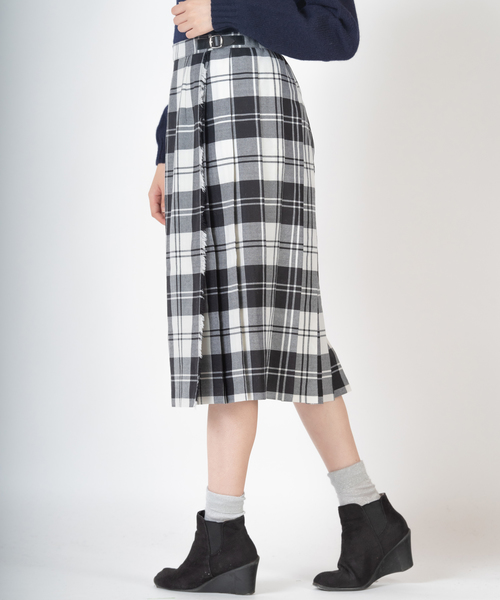 O'NEIL of DUBLIN(オニールオブダブリン)の「O'Neil of Dublin 100% ウーステッドウール キルトスカート スタンダード 66cm(スカート・レディース・ブラック×グリーン/キャメル/ホワイト×ネイビー/ブルー系その他/ローズ/ブラック/ダークグリーン/ネイビー/グレー/レッド/グリーン/モスグリーン/ダークグレー/マスタード/ワインレッド/ホワイト×レッド/ホワイト×グリーン/ホワイト×ブラック/ブラック×ホワイト/ホワイト系その他/ブラック系その他/ベージュ系その他/グリーン系その他/ブルー/オレンジ/イエロー/ライトブルー/ブラウン/ダークブルー/グリーン系その他2/ピンク系その他/ライトパープル/カーキ/ライトブラウン/グリーン系その他3/パープル/グレイッシュベージュ/バイオレット/ダークオレンジ/ライム/ピンク/グリーン系その他4/ブラウン系その他・12/10/8/6/14/4)」の8枚目の写真