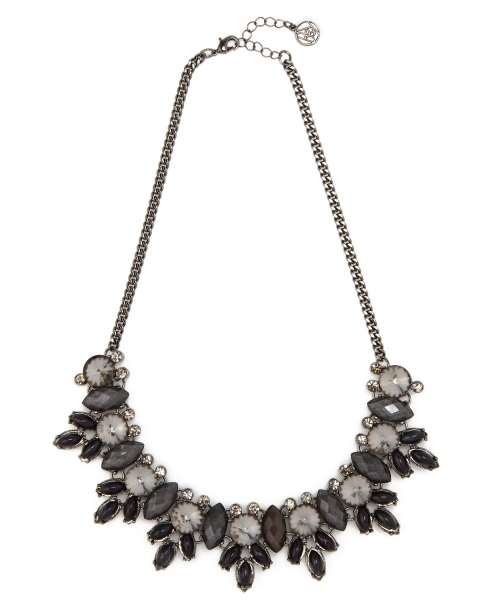 BEAUTY&YOUTH UNITED ARROWS（ビューティーアンドユースユナイテッドアローズ）の「BYSF ビジューエポカラーチェーンネックレス  ◆（ネックレス・レディース・オフホワイト/ブラック・フリー）」の2枚目の写真