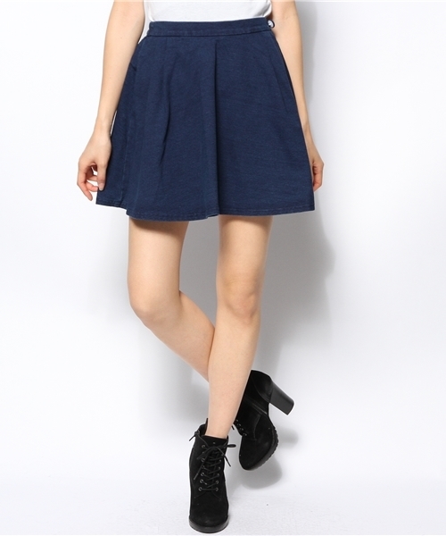 one after another NICE CLAUP(ワンアフターアナザーナイスクラップ)の「【ナイスクラップ】カットデニムスカート(スカート・レディース・インディゴブルー/ケミカルウォッシュ/サックスブルー・FREE)」の3枚目の写真