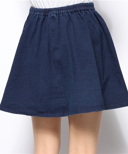 one after another NICE CLAUP(ワンアフターアナザーナイスクラップ)の「【ナイスクラップ】カットデニムスカート(スカート・レディース・インディゴブルー/ケミカルウォッシュ/サックスブルー・FREE)」の6枚目の写真