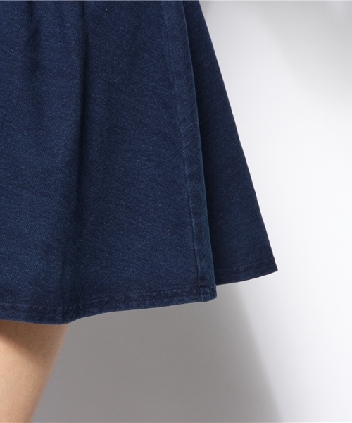 one after another NICE CLAUP(ワンアフターアナザーナイスクラップ)の「【ナイスクラップ】カットデニムスカート(スカート・レディース・インディゴブルー/ケミカルウォッシュ/サックスブルー・FREE)」の5枚目の写真